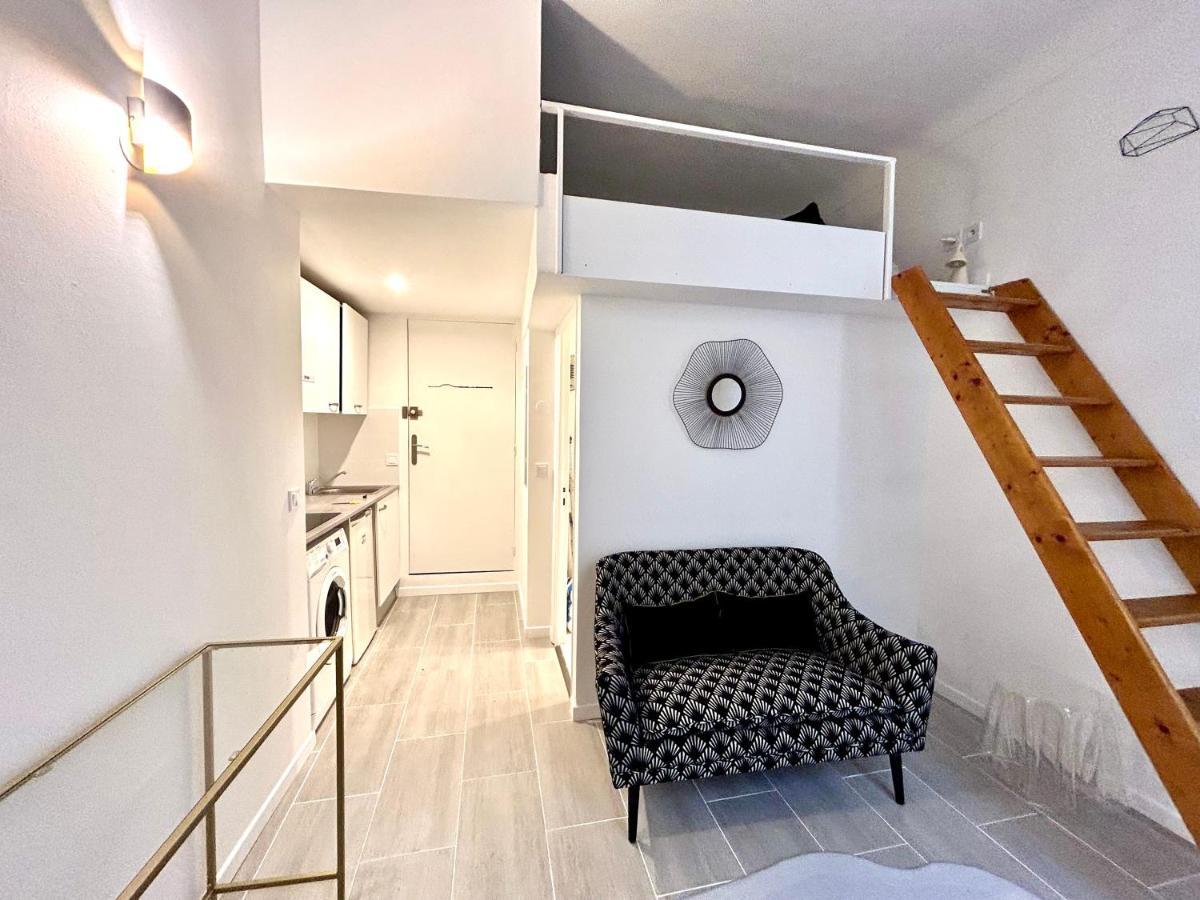 Studio At 1 Min From The Main Street Apartment Nisa Exterior foto